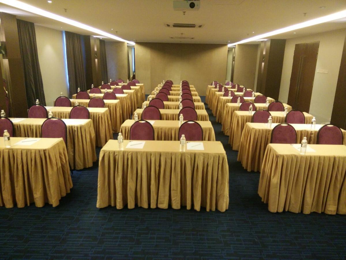 The Leverage Business Hotel Johor Bahru Exterior photo