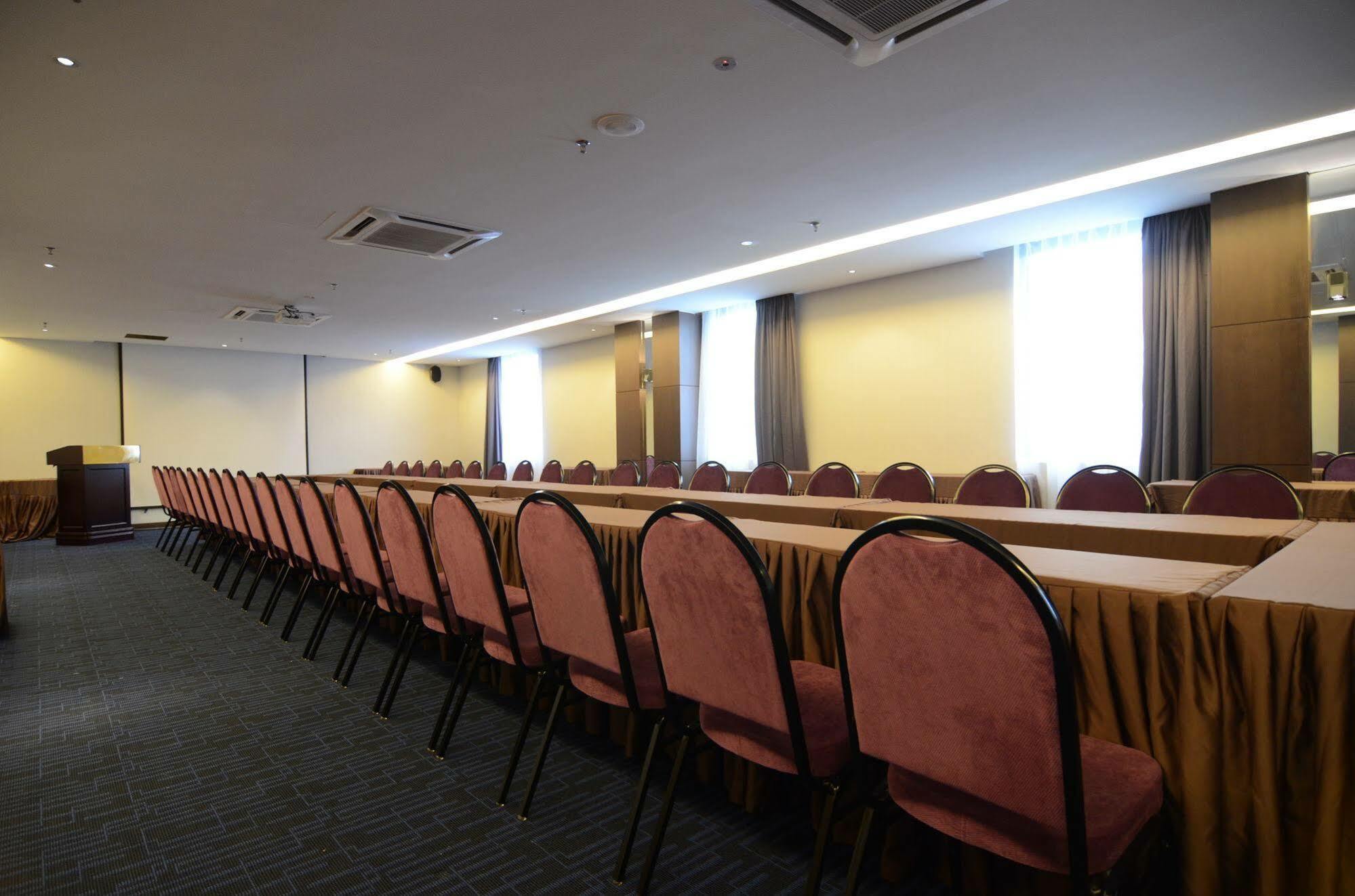 The Leverage Business Hotel Johor Bahru Exterior photo